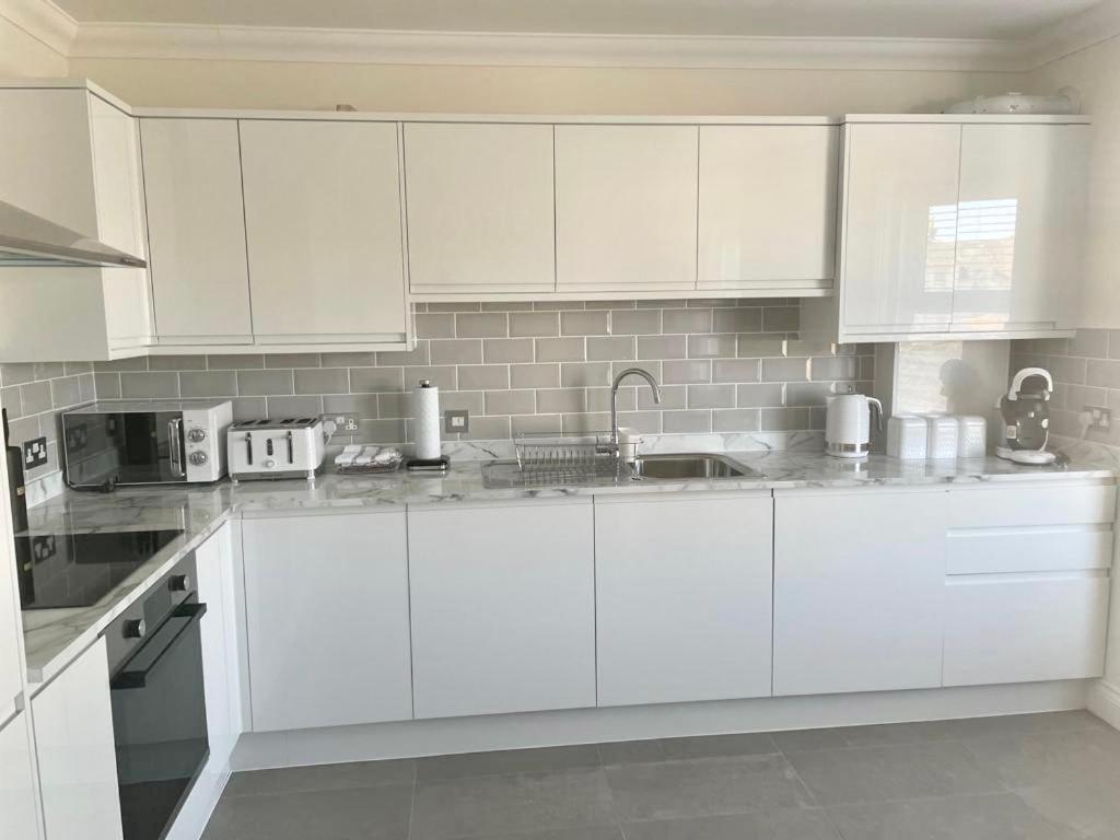 Exquisite Apartment, Stone Throw From The Beach Bournemouth Exterior foto